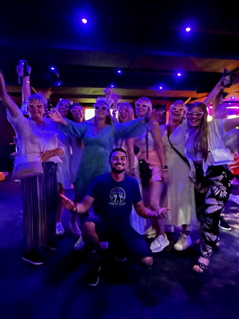 Group of women and a man celebrating at a Bartour Hamburg nightclub