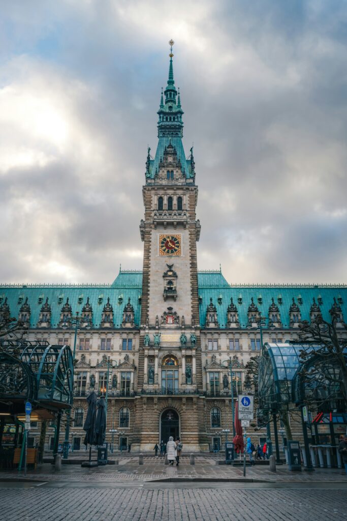 Front view of the historic Hamburg Rathaus, a key landmark in the city’s Old Town and a highlight of Hamburg sightseeing tours.